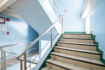 酒店 Aguados Place By Oyo Rooms