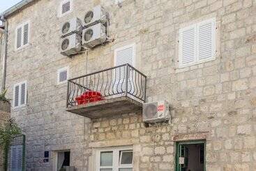 آپارتمانهای توریستها Apartments Dalmacija