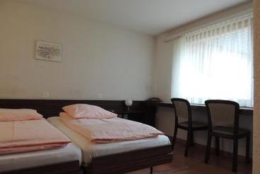 فندق Flüelerhof B&b Garni Rustico