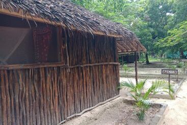 هاستل Diani Banda Cottages