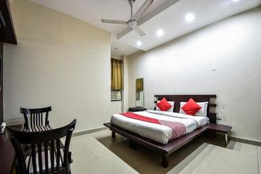 هتل Lords By Oyo Rooms