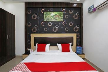 هتل Vanaya Palace By Oyo Rooms