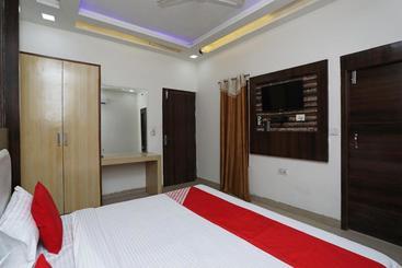 هتل Vanaya Palace By Oyo Rooms