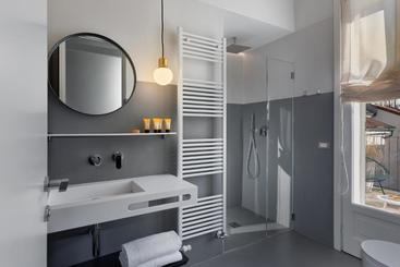 مسافرخانه Velvet Grey Boutique