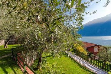هتل La Gardenia & Villa Oleandra