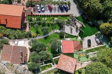 هتل La Gardenia & Villa Oleandra