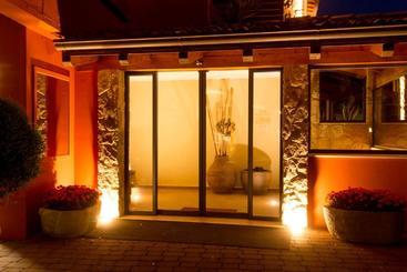 هتل La Gardenia & Villa Oleandra
