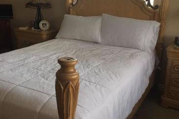 تختخواب و صبحانه Indiahouse