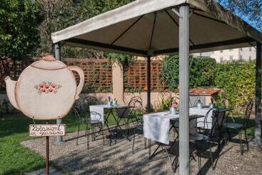 تختخواب و صبحانه Il Giardino Del Pettirosso