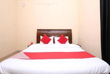 هتل Sports Club Of Jabalpur By Oyo Rooms