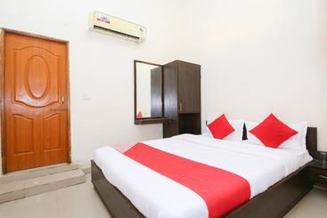 هتل Sports Club Of Jabalpur By Oyo Rooms