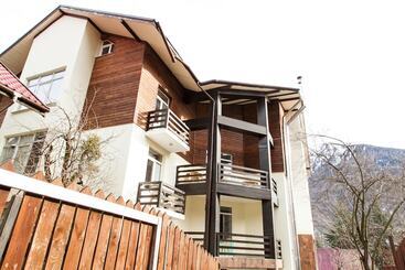 ツーリストアパートメント Zima Leto Apart