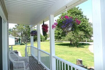 مبيت وإفطار Cavendish Breeze Inn