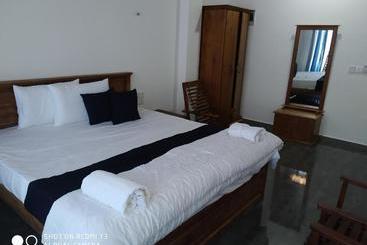 هتل Esha Beach Resort