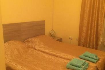 مسافرخانه Ronai Holl Guest House