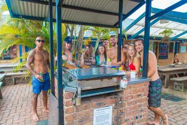 هاستل Backpackers Holiday Village