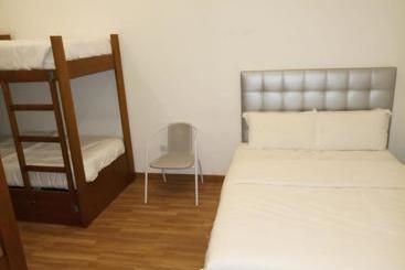 Just Lisbon Hostel & A.l