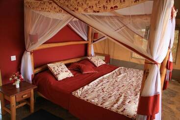هتل Manyatta Camp