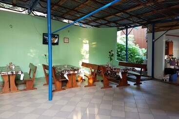 פנסיון Guest House Mishlen