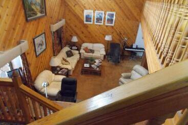 فندق 7 Gables Inn & Suites