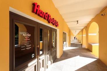 هتل Holiday Inn St. Petersburg  Theatre Square