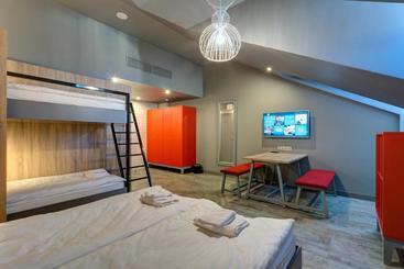 هتل Holiday Inn St. Petersburg  Theatre Square
