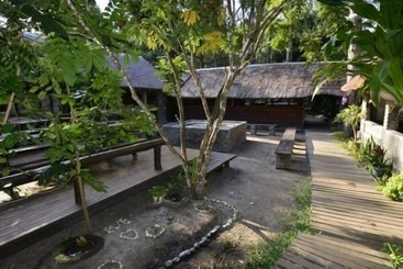 Отель Triton Dive Lodge