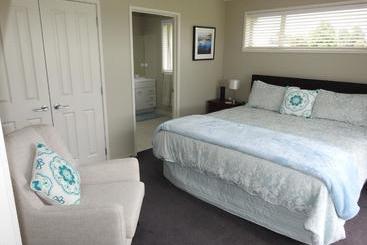 Grasslands Bed & Breakfast