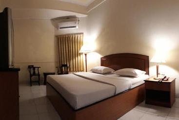 Alexander Hotel Tegal