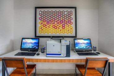 هتل Holiday Inn Express & Suites Tempe By Ihg