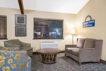 فندق Days Inn & Suites By Wyndham Baxter Brainerd Area