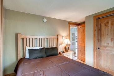 Four O Clock Lodge