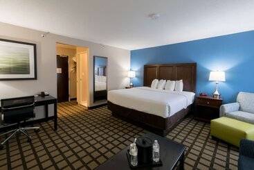 آپارتمان Baymont By Wyndham Detroit Airport/romulus