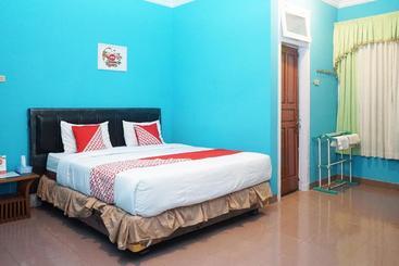 هتل Oyo 923 Penginapan Balai Sultan