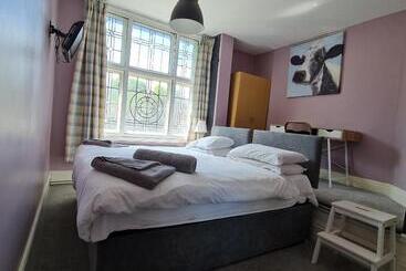 هتل Mad O'rourkes Pie Factory