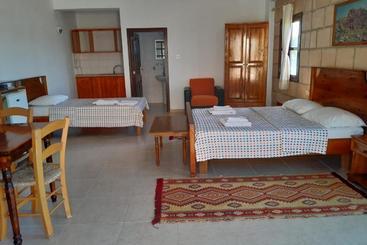 تختخواب و صبحانه Karpaz Stone House