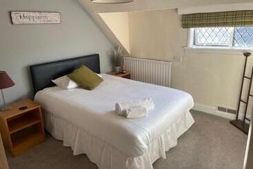 هتل Chequers Country Inn