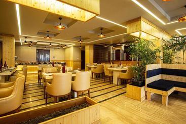 هتل The Lohmod   Near Delhi Airport