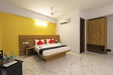 هتل Capital O 47534 Gazelle Inn
