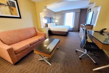 هتل Wingate By Wyndham Greensboro Coliseum