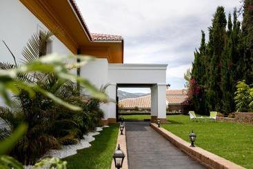 تختخواب و صبحانه Hacienda Vistamar
