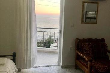 پانسیون Sunset Studios