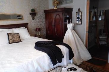 بنسيون The Guest House At The Regina House Tea Room