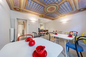 تختخواب و صبحانه Maison Alliod