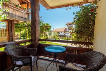 تختخواب و صبحانه Woodland Resort