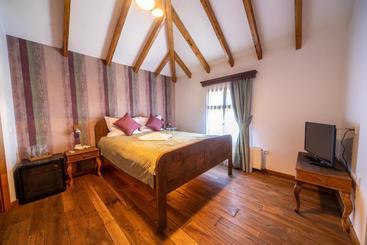 تختخواب و صبحانه Woodland Resort