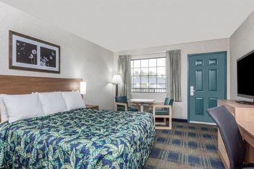 هتل Days Inn By Wyndham Athens