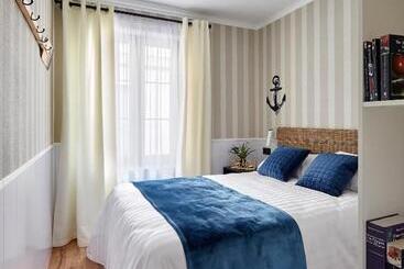 Breeze Aparthotel By Parrot`s House