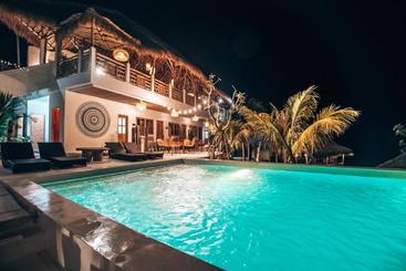 هتل Mohini Komodo Resort