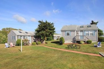 Colonial Acres Resort